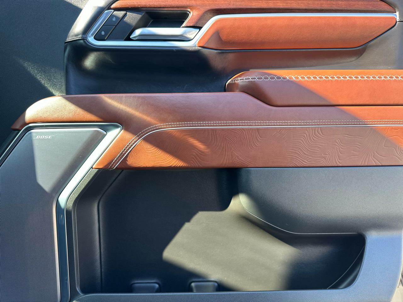 GMC Sierra 2500HD Denali Ultimate Crew Cab 4WD 2024