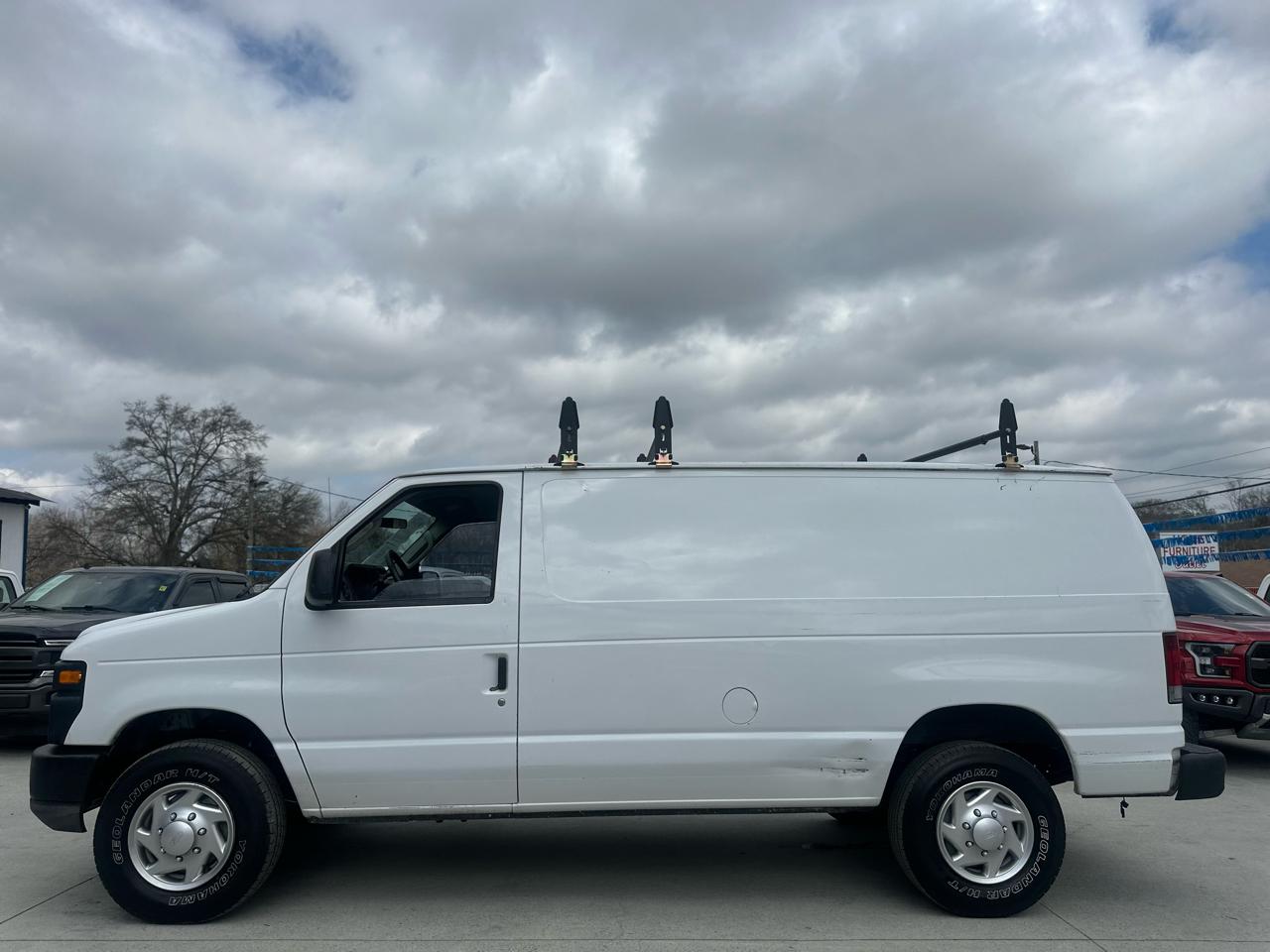 Ford Econoline E-350 Super Duty 2010