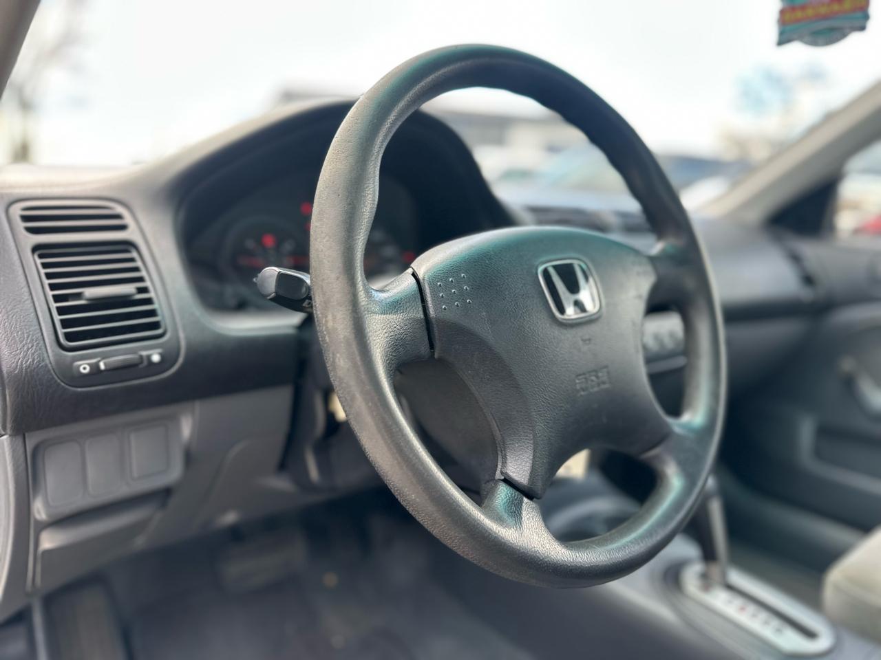 Honda Civic DX Sedan 4-spd AT 2003