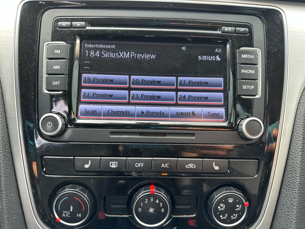 Volkswagen Passat 2.5L SE AT 2013