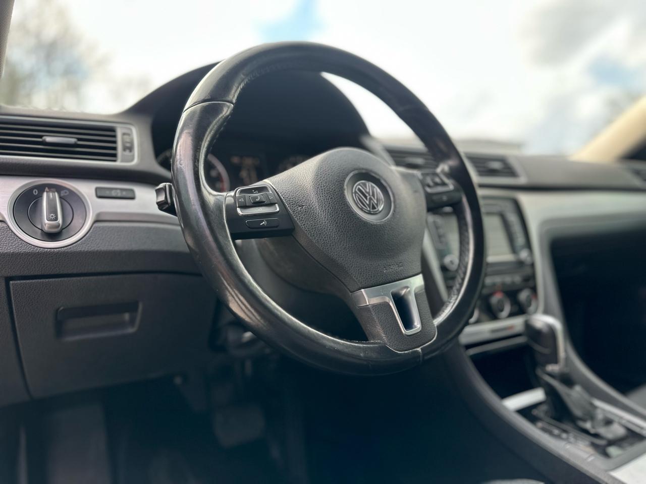 Volkswagen Passat 2.5L SE AT 2013