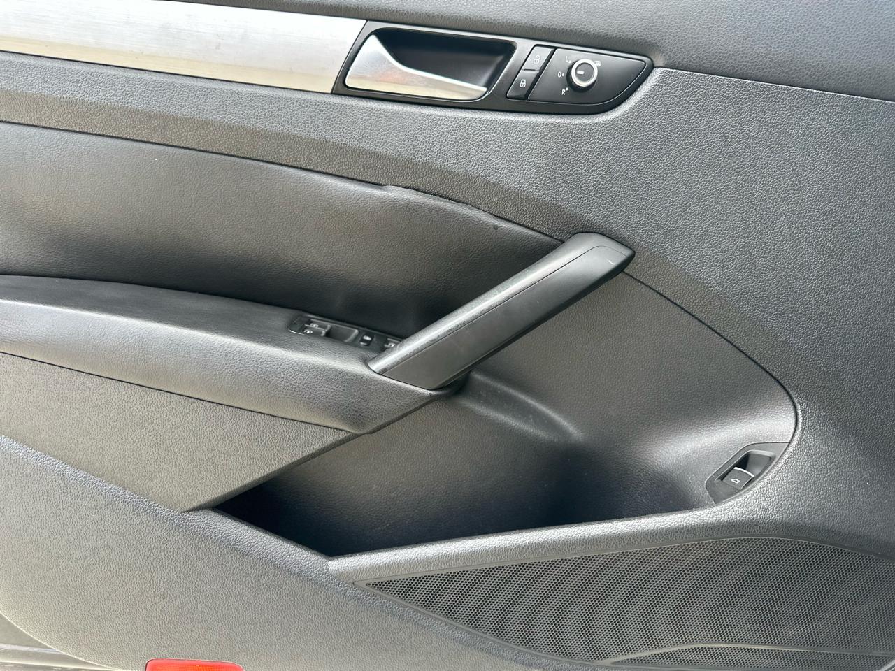 Volkswagen Passat 2.5L SE AT 2013