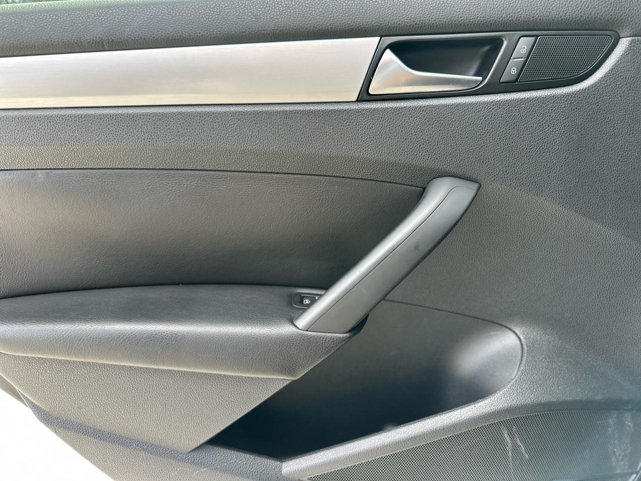 Volkswagen Passat 2.5L SE AT 2013