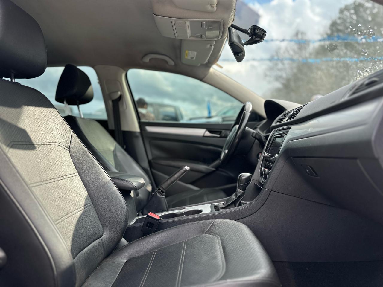 Volkswagen Passat 2.5L SE AT 2013