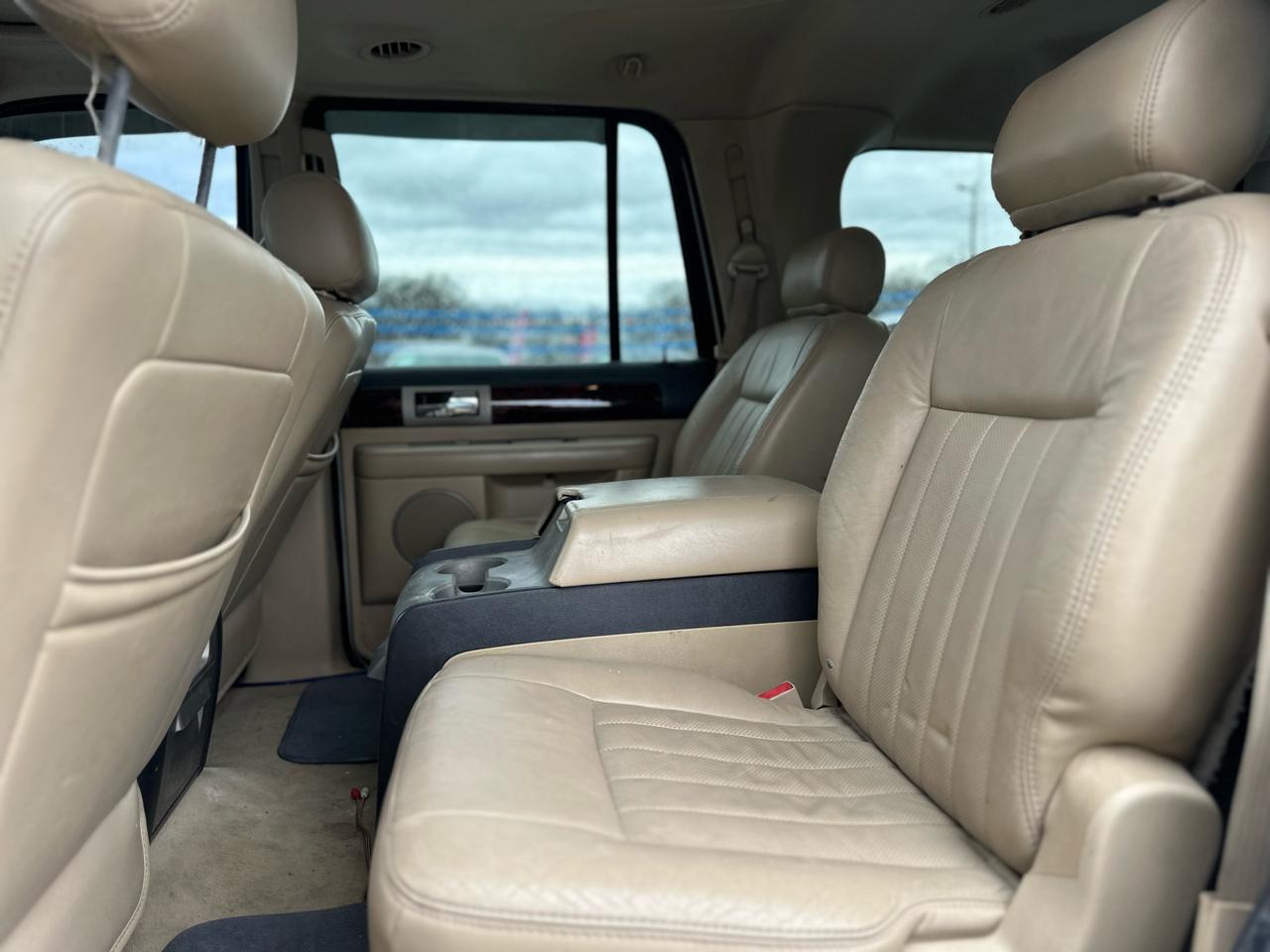 Lincoln Navigator Luxury 4WD 2005