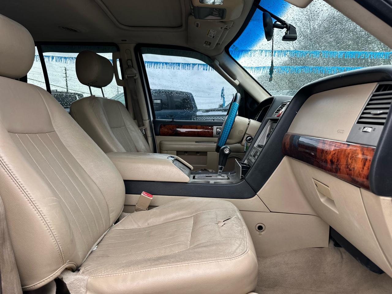 Lincoln Navigator Luxury 4WD 2005