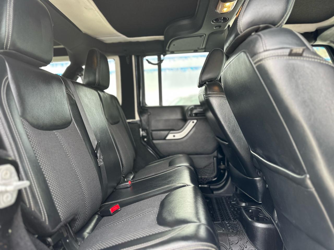 Jeep Wrangler Unlimited Sahara 4WD 2015