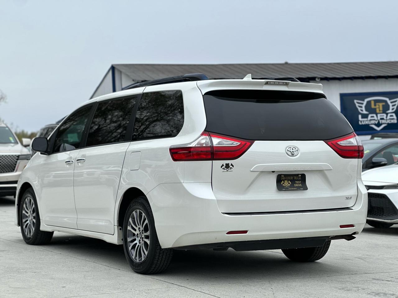 Toyota Sienna Limited Premium 7-Passenger 2019