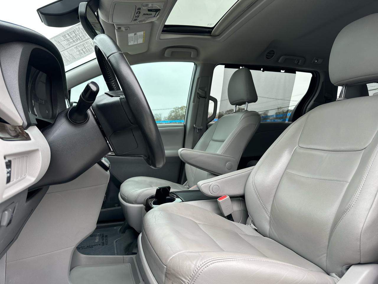Toyota Sienna Limited Premium 7-Passenger 2019