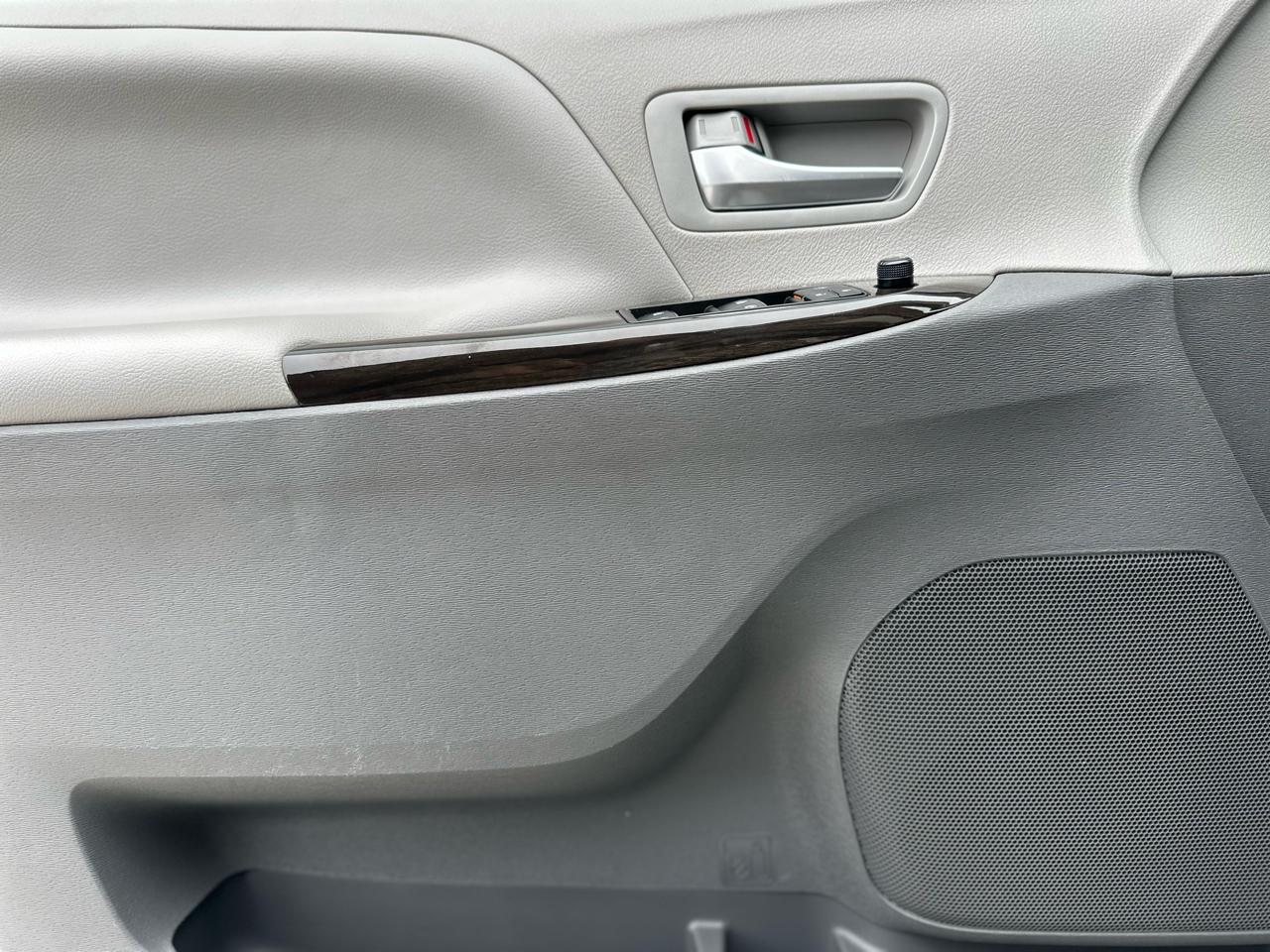 Toyota Sienna Limited Premium 7-Passenger 2019