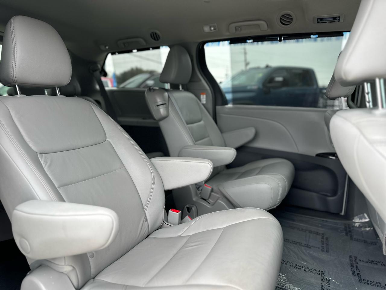 Toyota Sienna Limited Premium 7-Passenger 2019