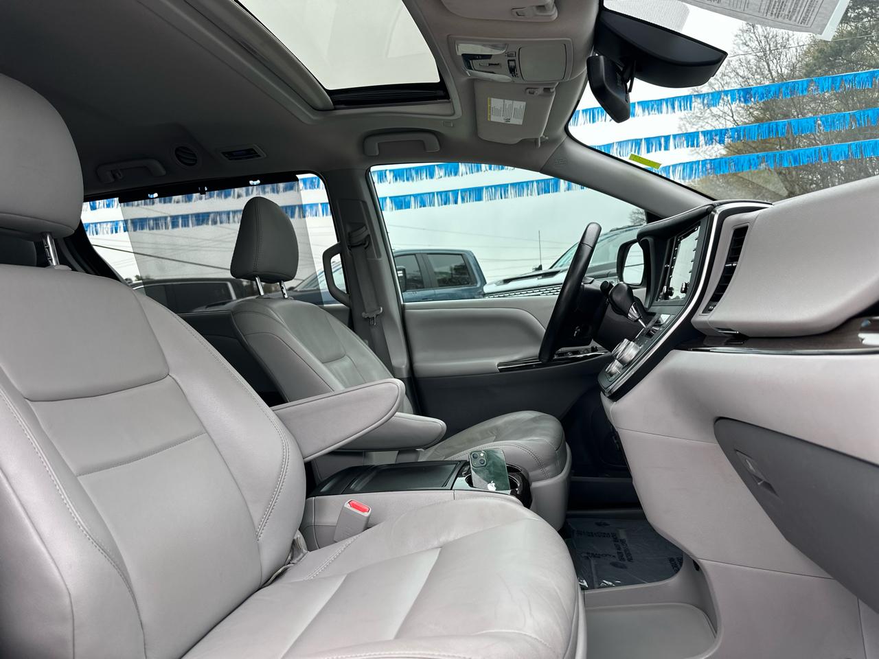 Toyota Sienna Limited Premium 7-Passenger 2019