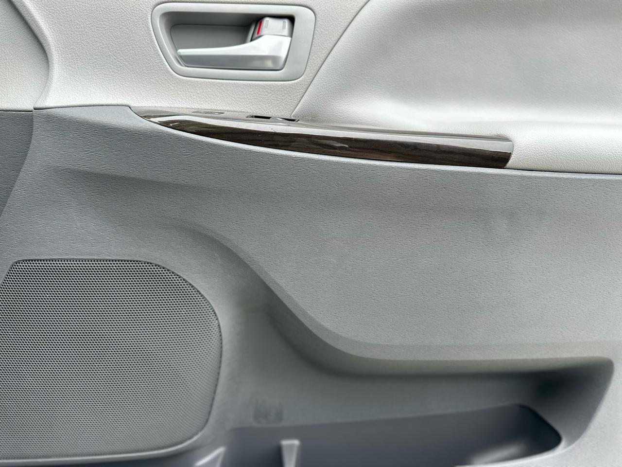 Toyota Sienna Limited Premium 7-Passenger 2019