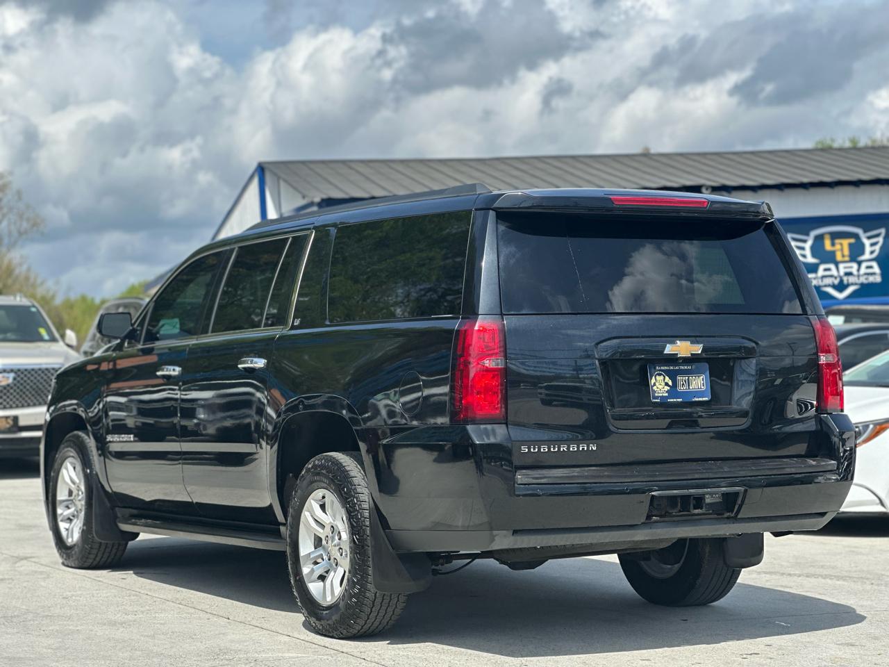 Chevrolet Suburban LT 4WD 2016