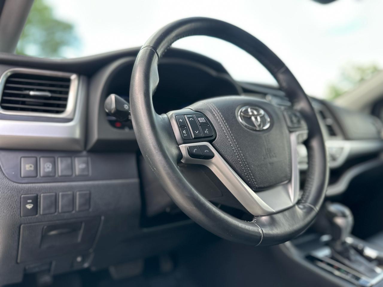 Toyota Highlander SE FWD V6 2018