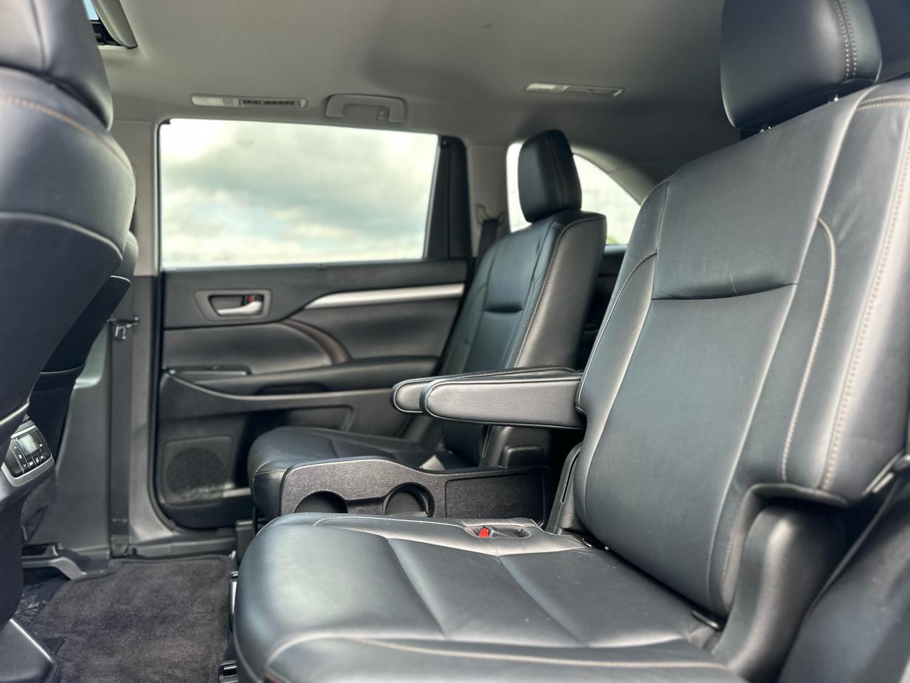 Toyota Highlander SE FWD V6 2018