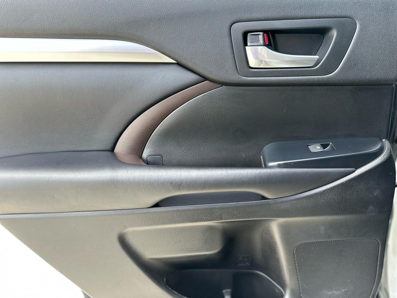 Toyota Highlander SE FWD V6 2018