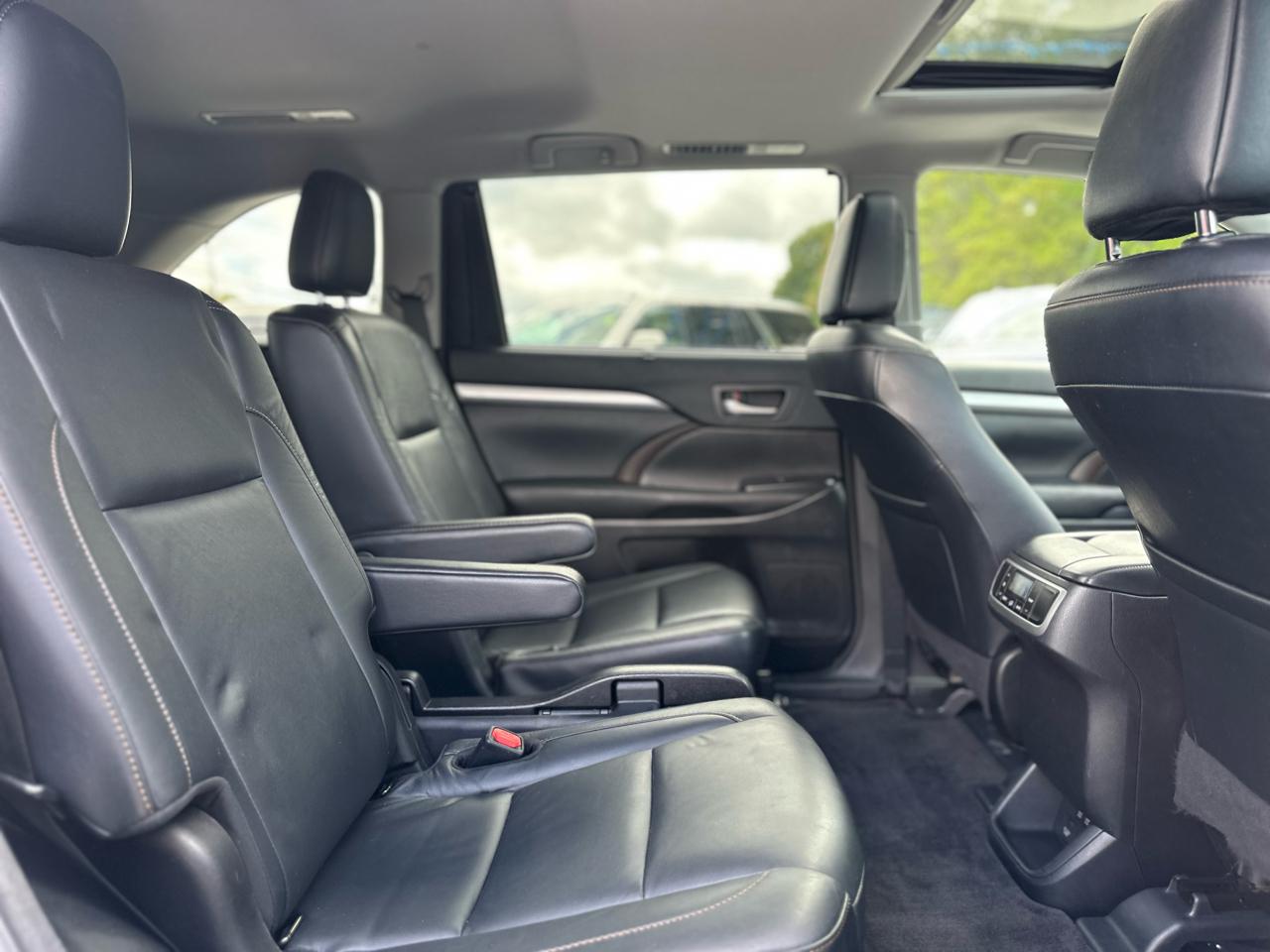 Toyota Highlander SE FWD V6 2018