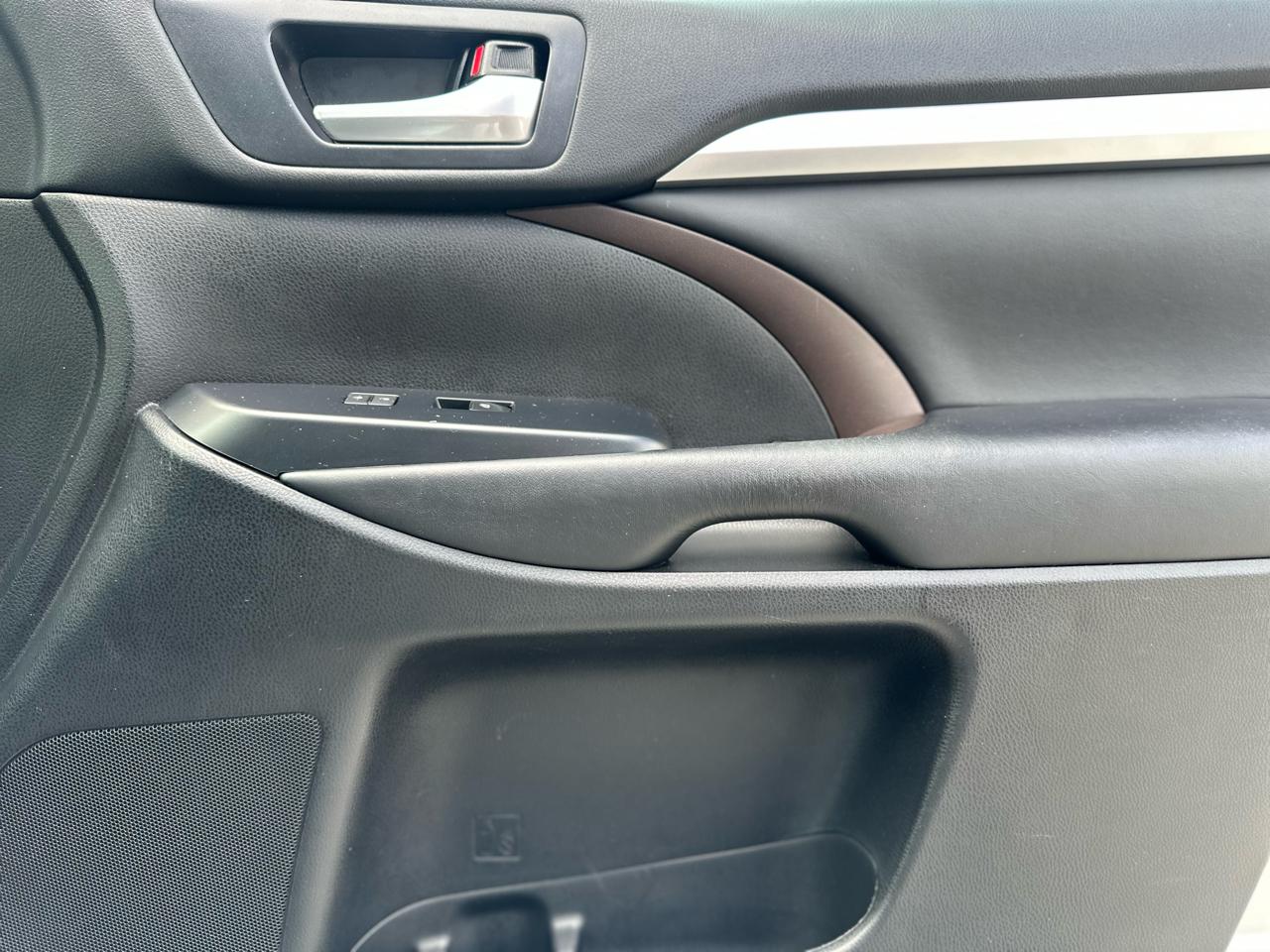 Toyota Highlander SE FWD V6 2018