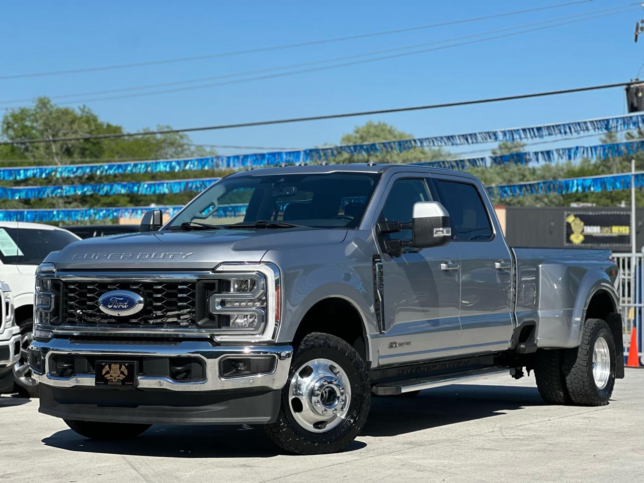 Ford F-350 SD Lariat Crew Cab DRW 4WD 2023