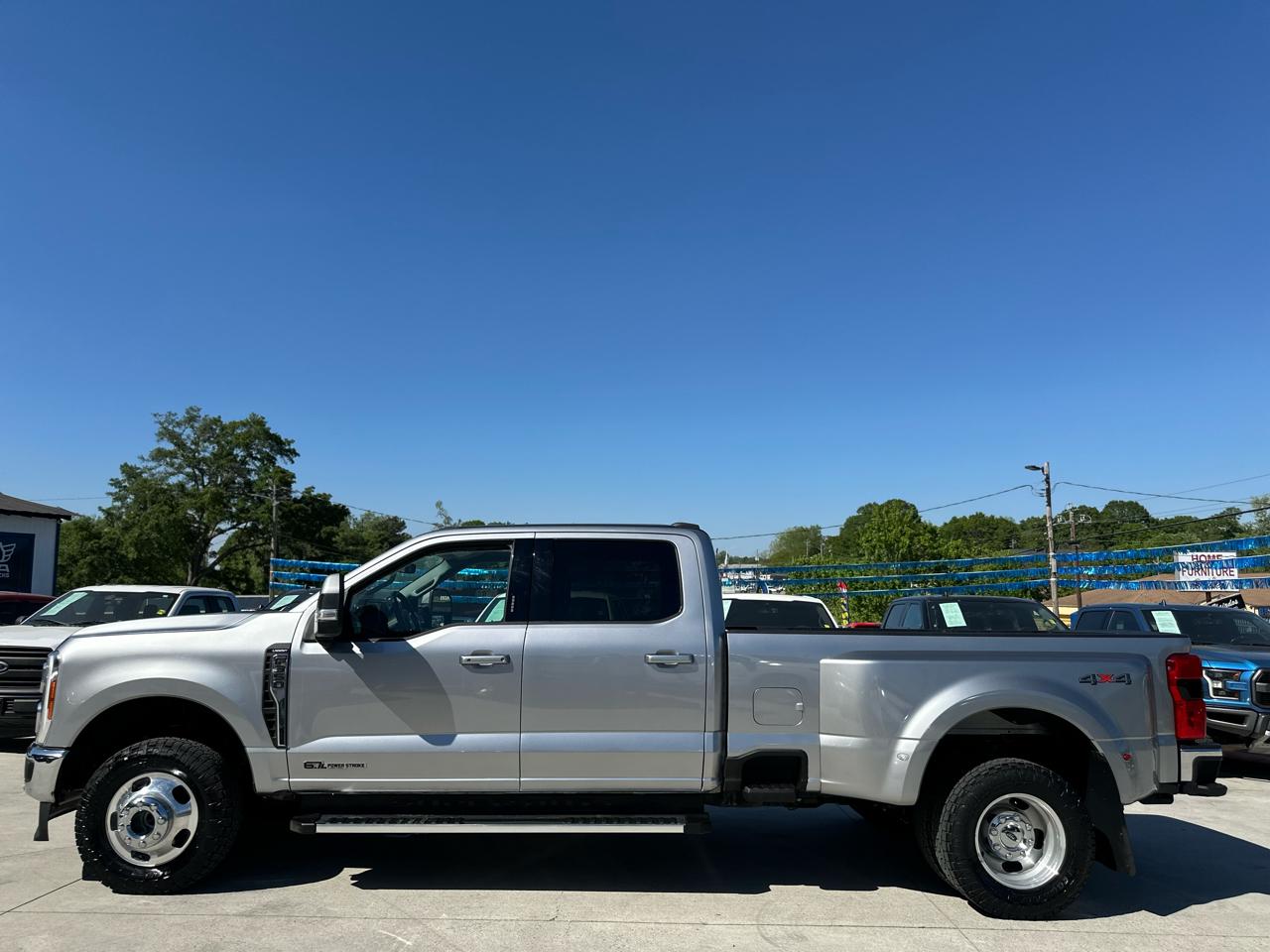 Ford F-350 SD Lariat Crew Cab DRW 4WD 2023