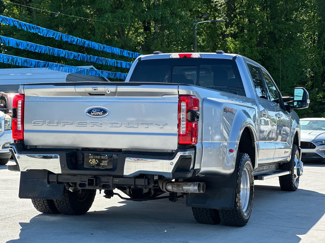 Ford F-350 SD Lariat Crew Cab DRW 4WD 2023