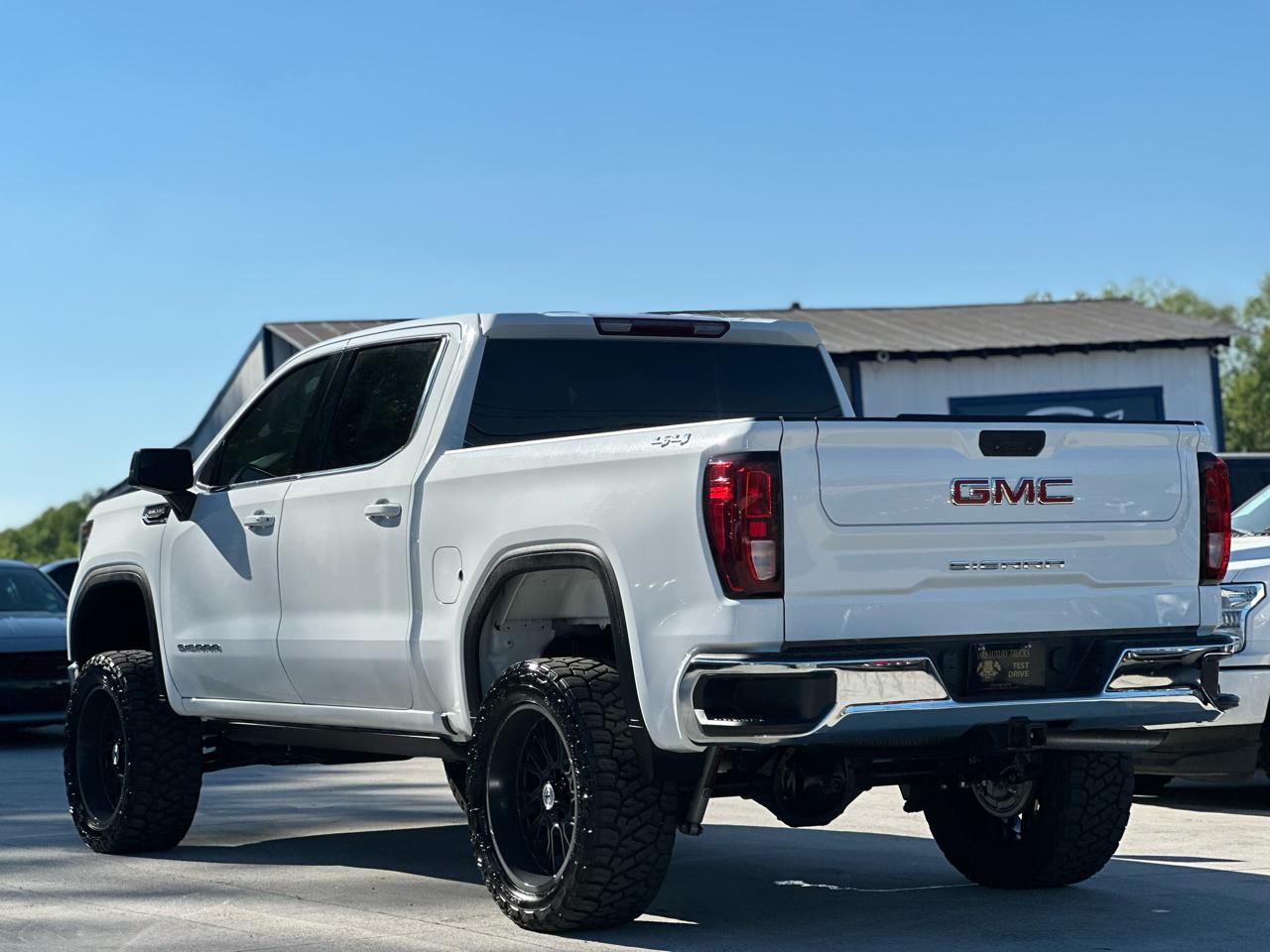 GMC Sierra 1500 SLE Crew Cab 4WD 2023