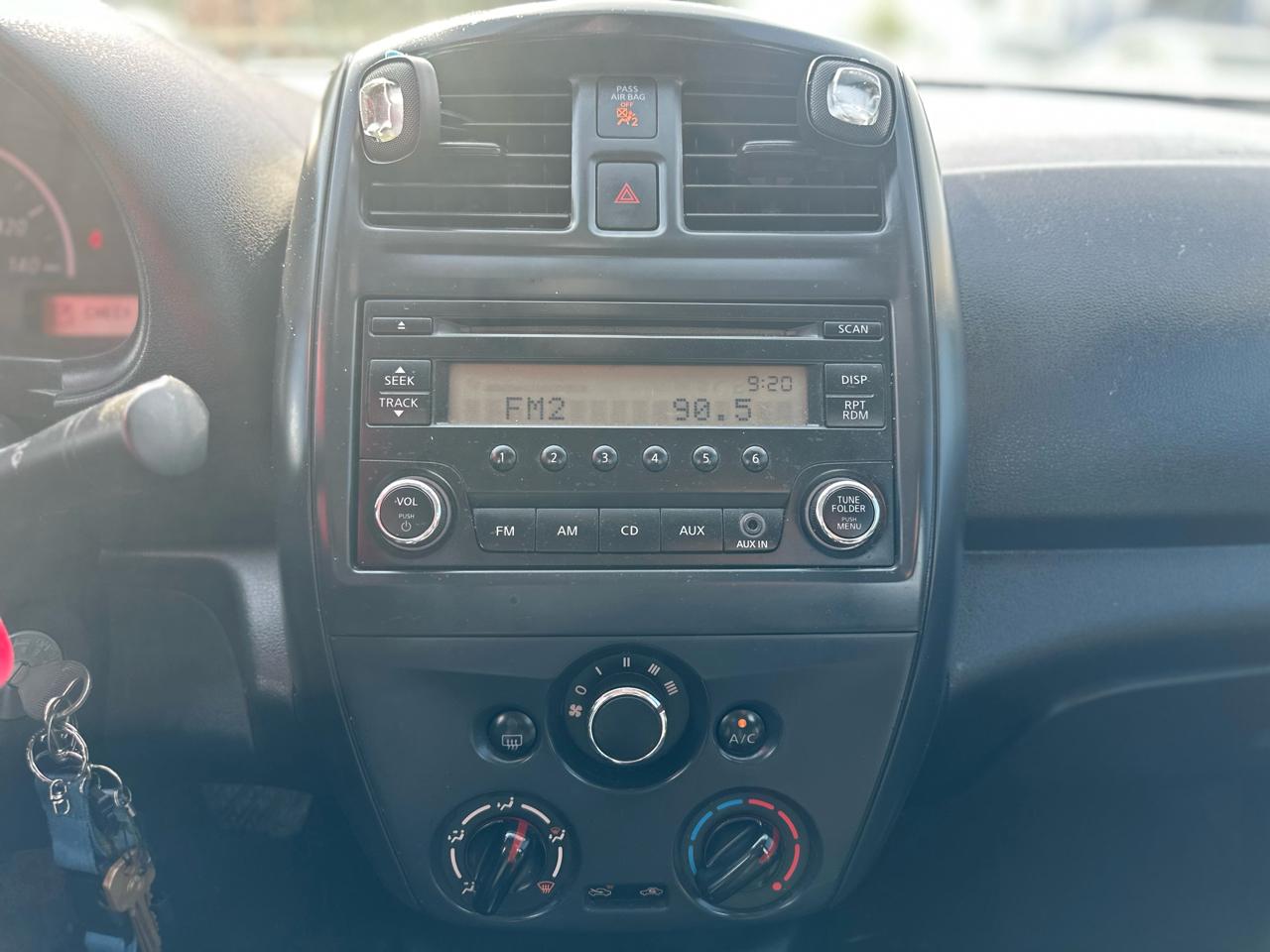 Nissan Versa 1.6 S 5M 2015