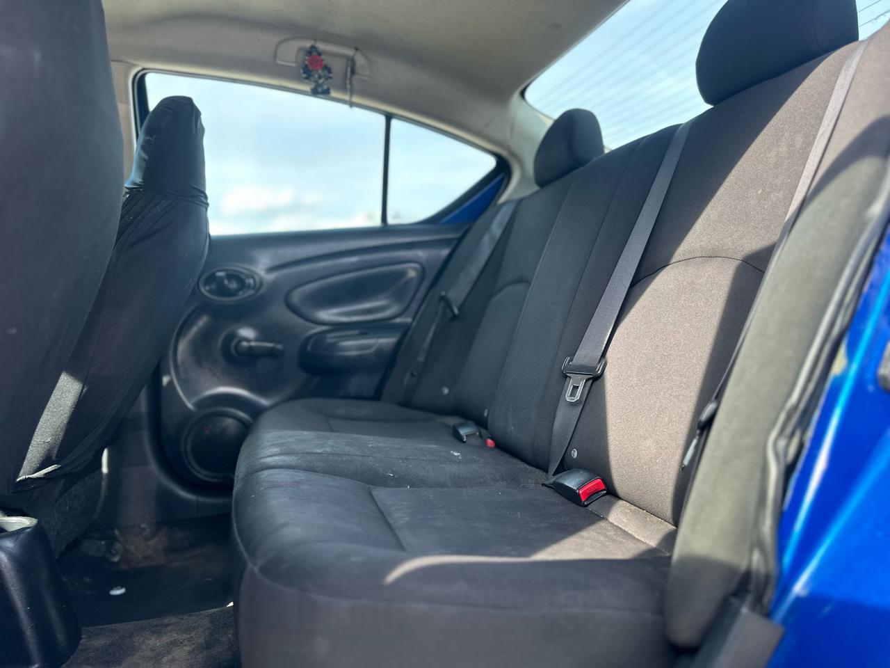 Nissan Versa 1.6 S 5M 2015