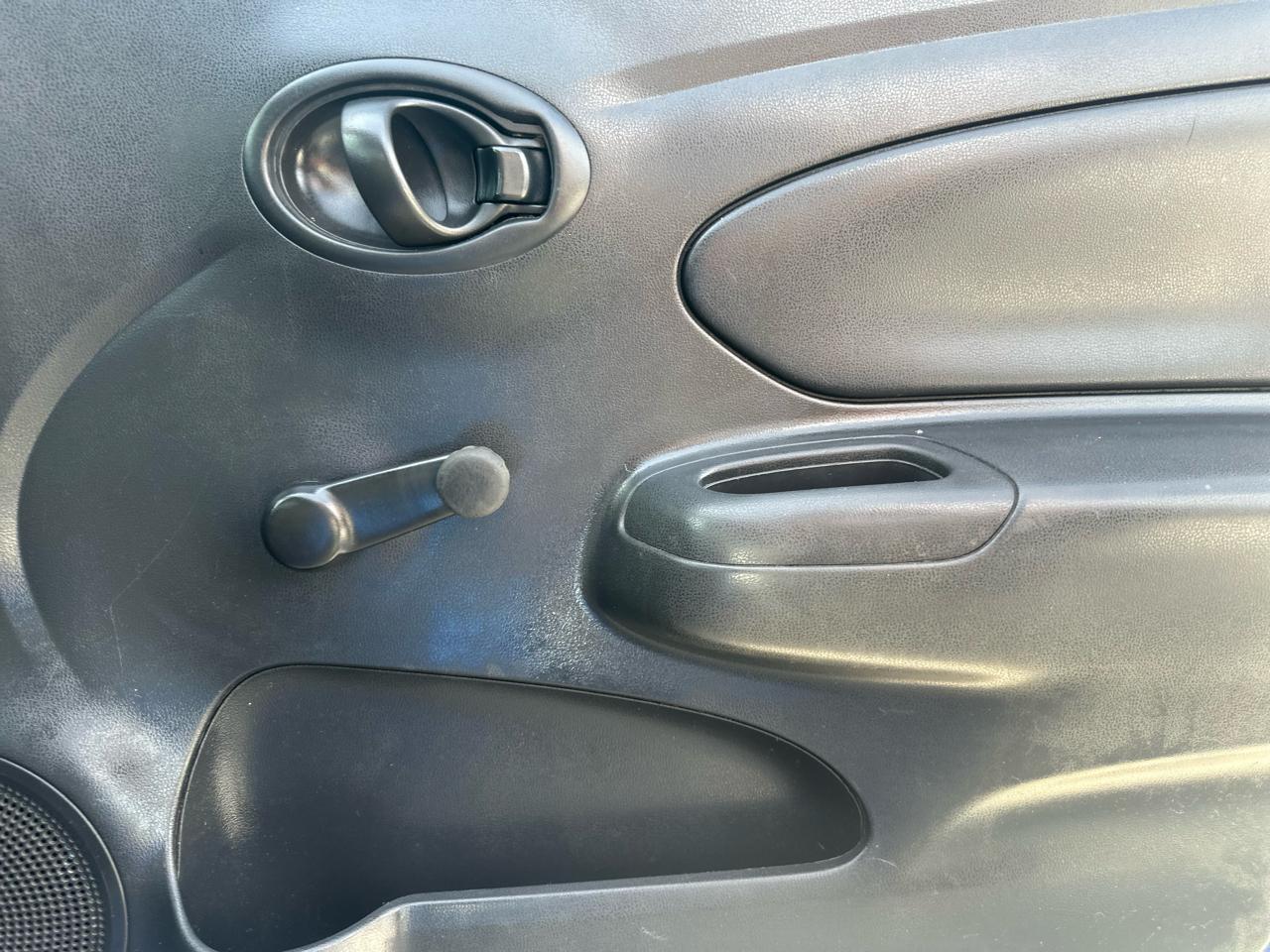 Nissan Versa 1.6 S 5M 2015