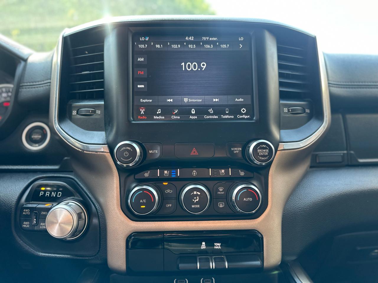 RAM 1500 Laramie Crew Cab SWB 4WD 2021