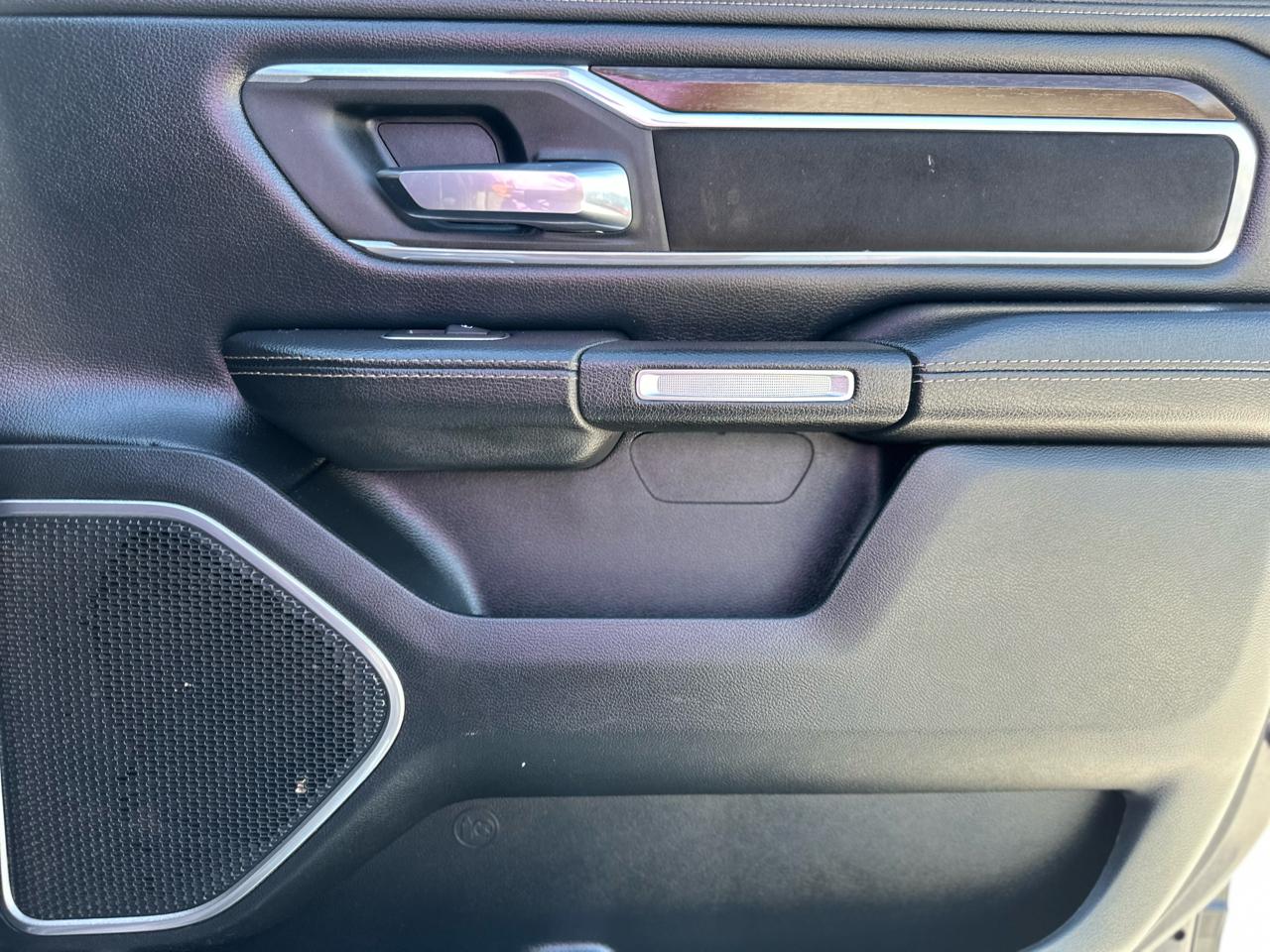 RAM 1500 Laramie Crew Cab SWB 4WD 2021