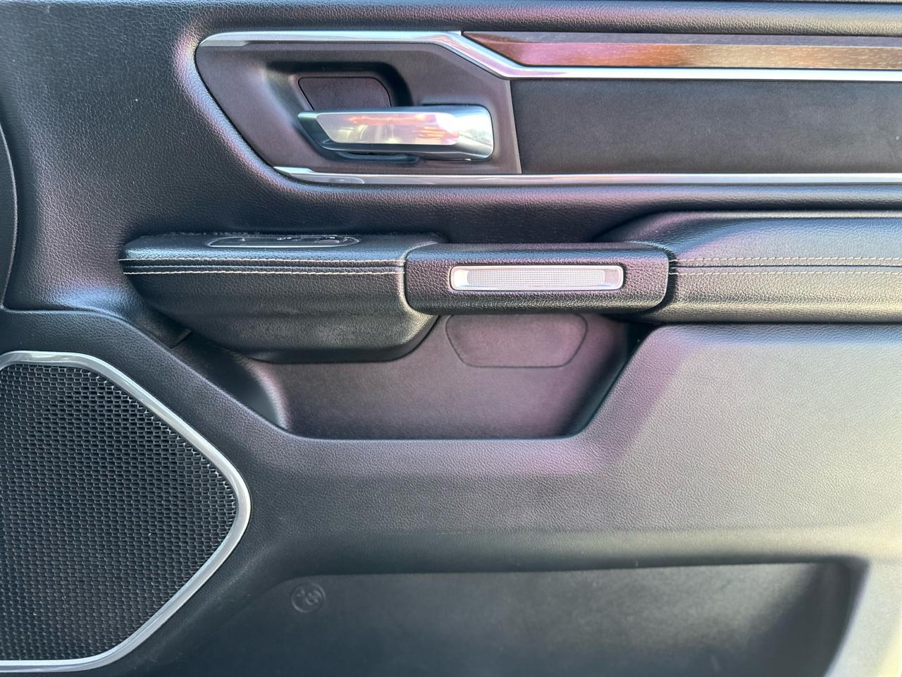 RAM 1500 Laramie Crew Cab SWB 4WD 2021