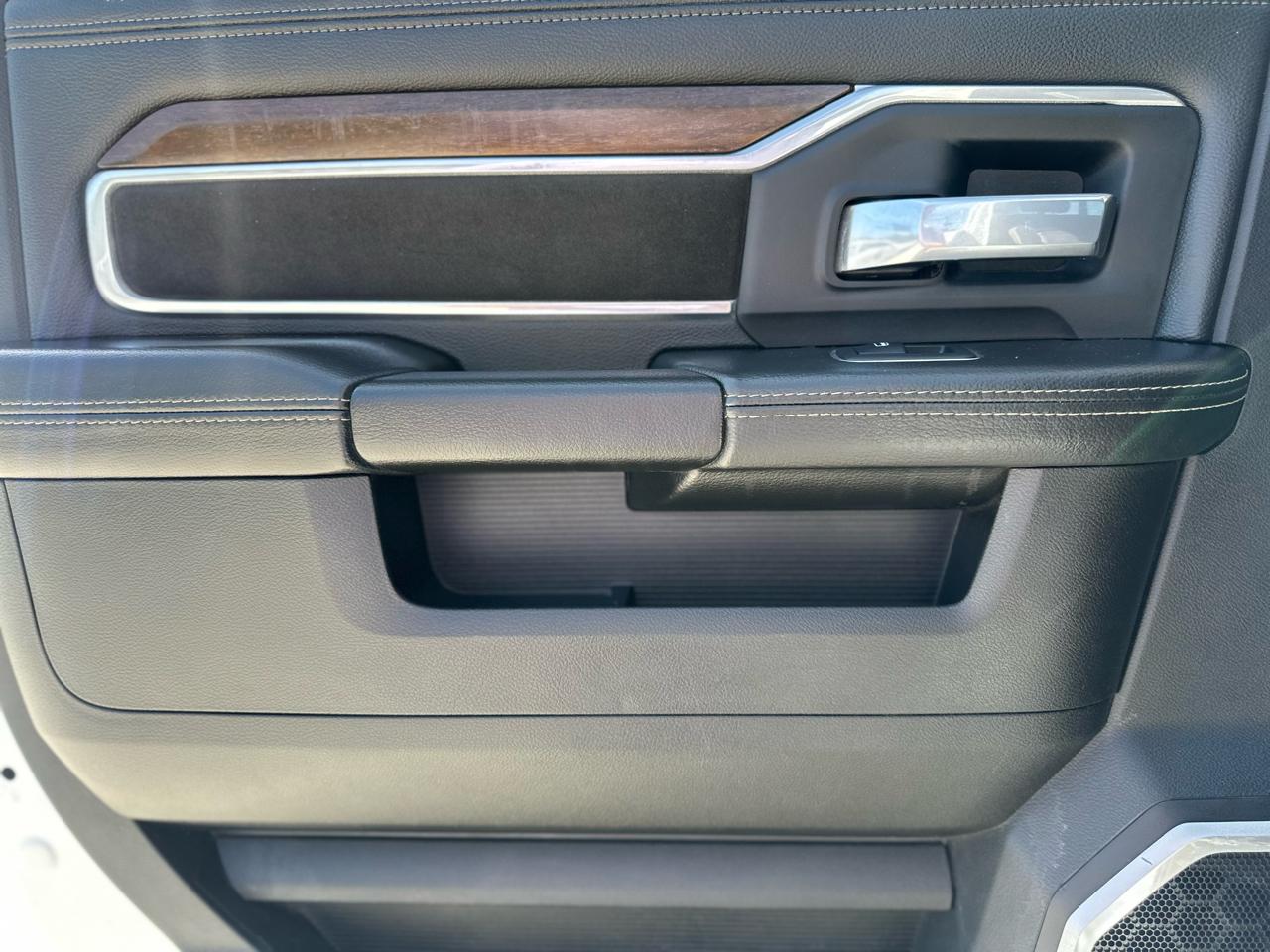 RAM 2500 Laramie Crew Cab SWB 4WD 2024