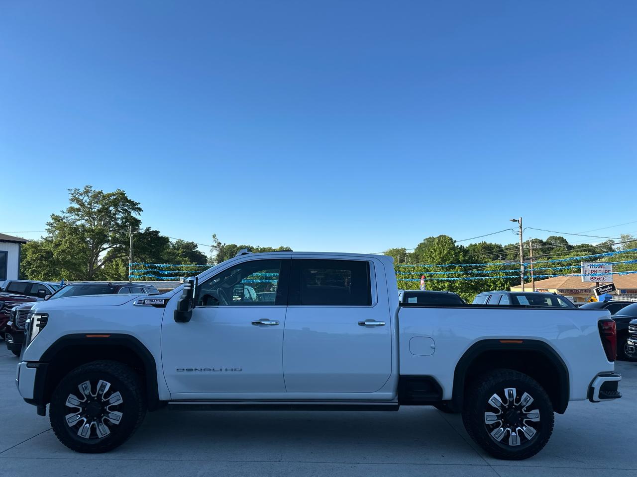 GMC Sierra 2500HD Denali Crew Cab 4WD SB 2024