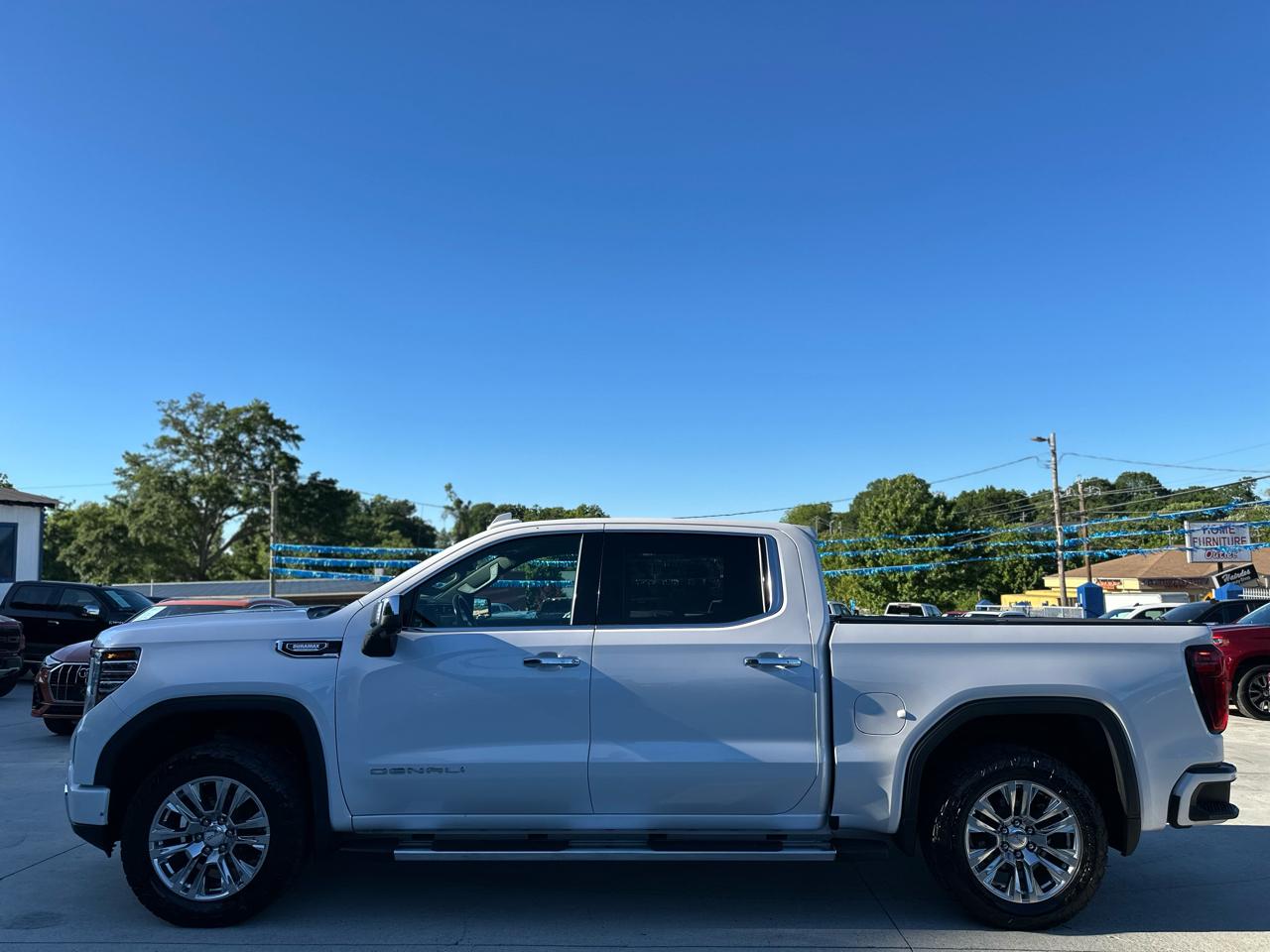 GMC Sierra 1500 Denali Crew Cab Short Box 4WD 2023