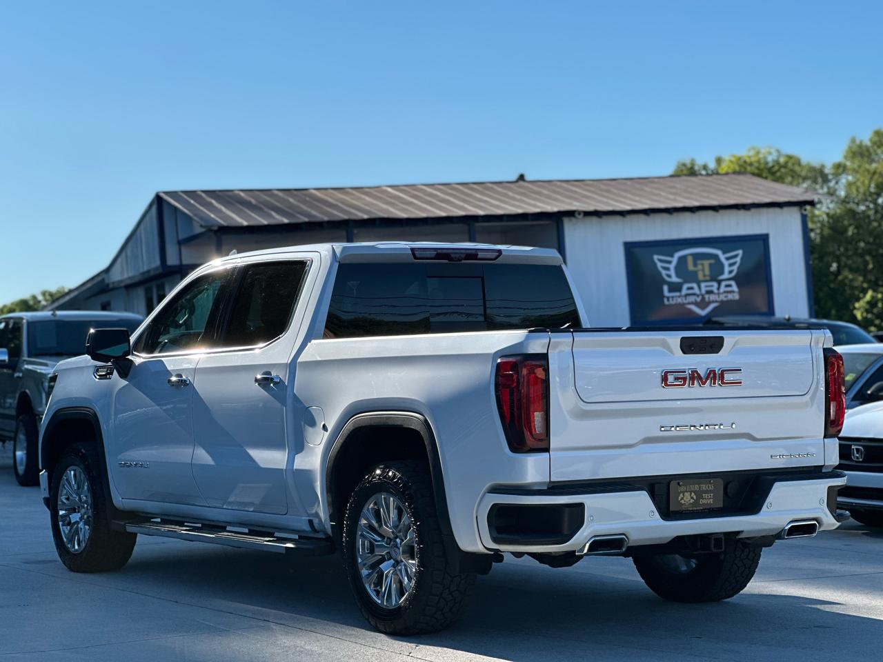 GMC Sierra 1500 Denali Crew Cab Short Box 4WD 2023