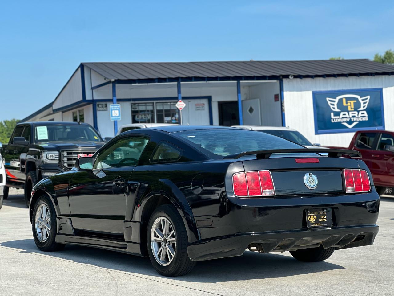 Ford Mustang V6 Deluxe Coupe 2007