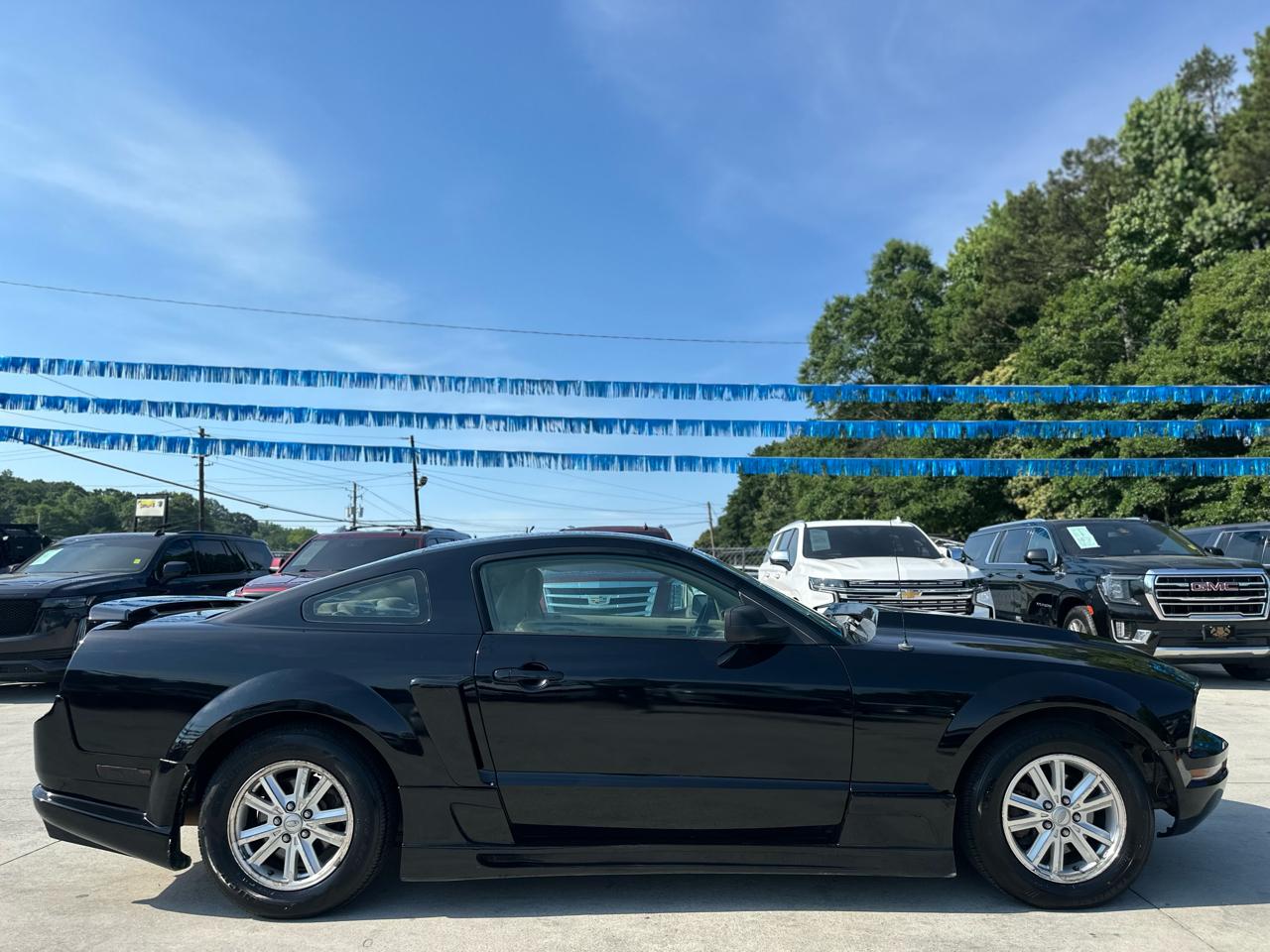 Ford Mustang V6 Deluxe Coupe 2007