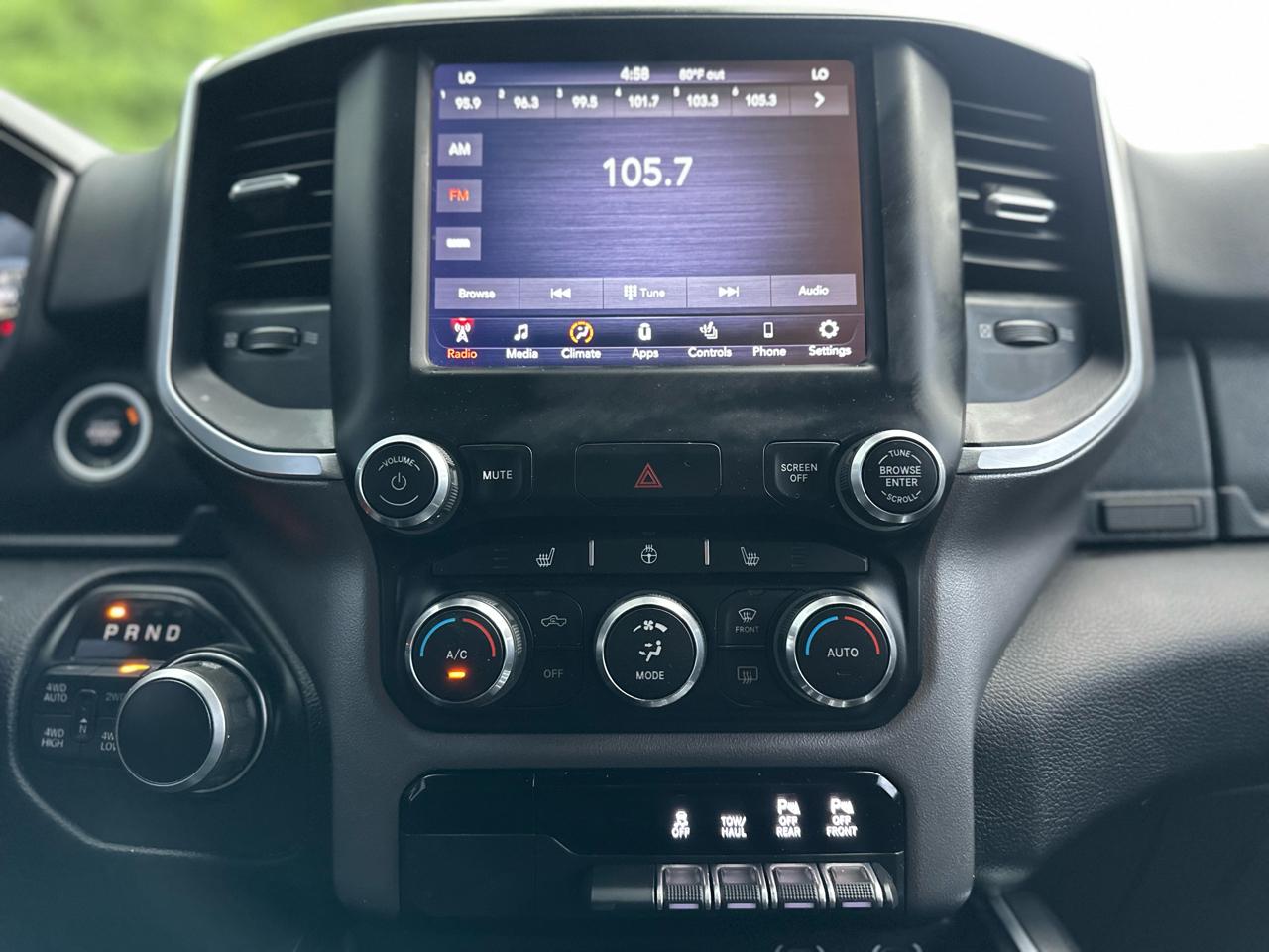 RAM 1500 Big Horn Crew Cab SWB 4WD 2020