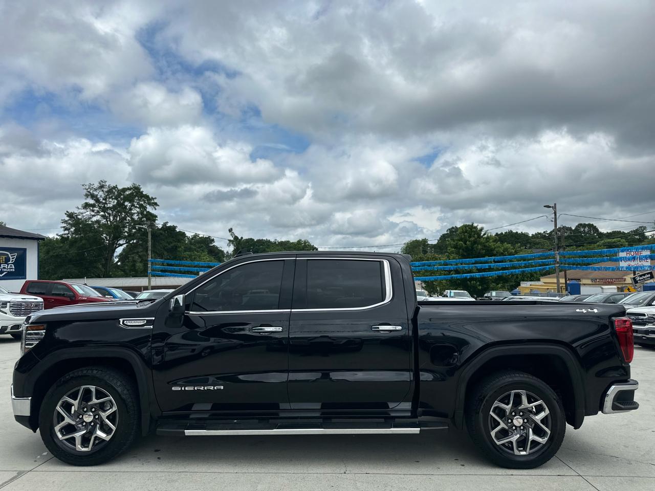 GMC Sierra 1500 SLT Crew Cab 4WD 2024