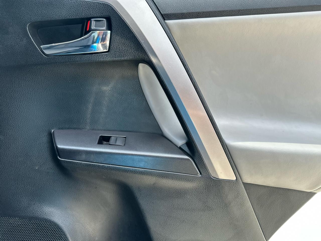 Toyota RAV4 XLE FWD 2018