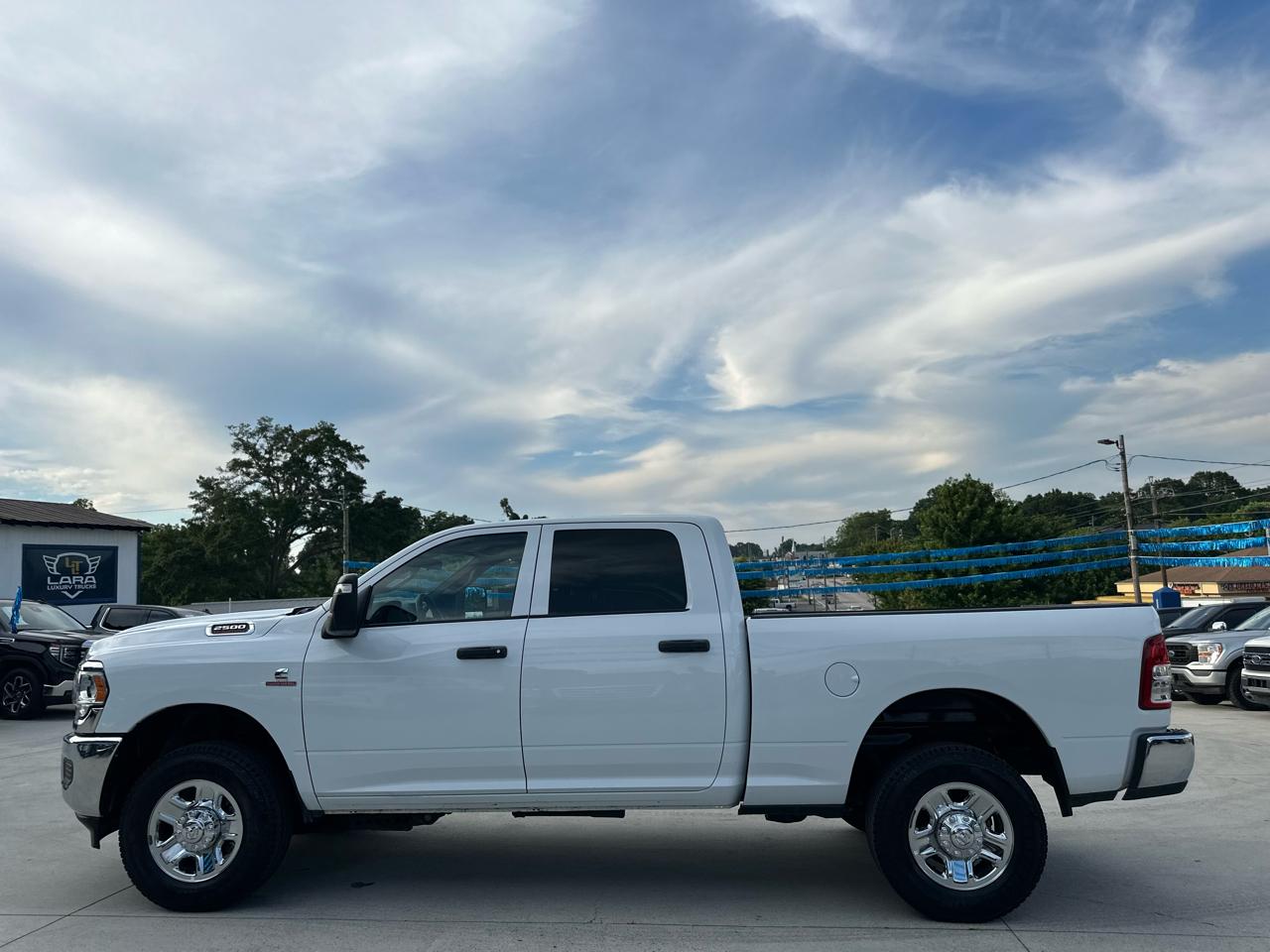 RAM 2500 Tradesman Crew Cab SWB 4WD 2024