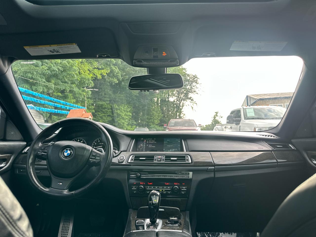 BMW 7-Series 750i xDrive 2013