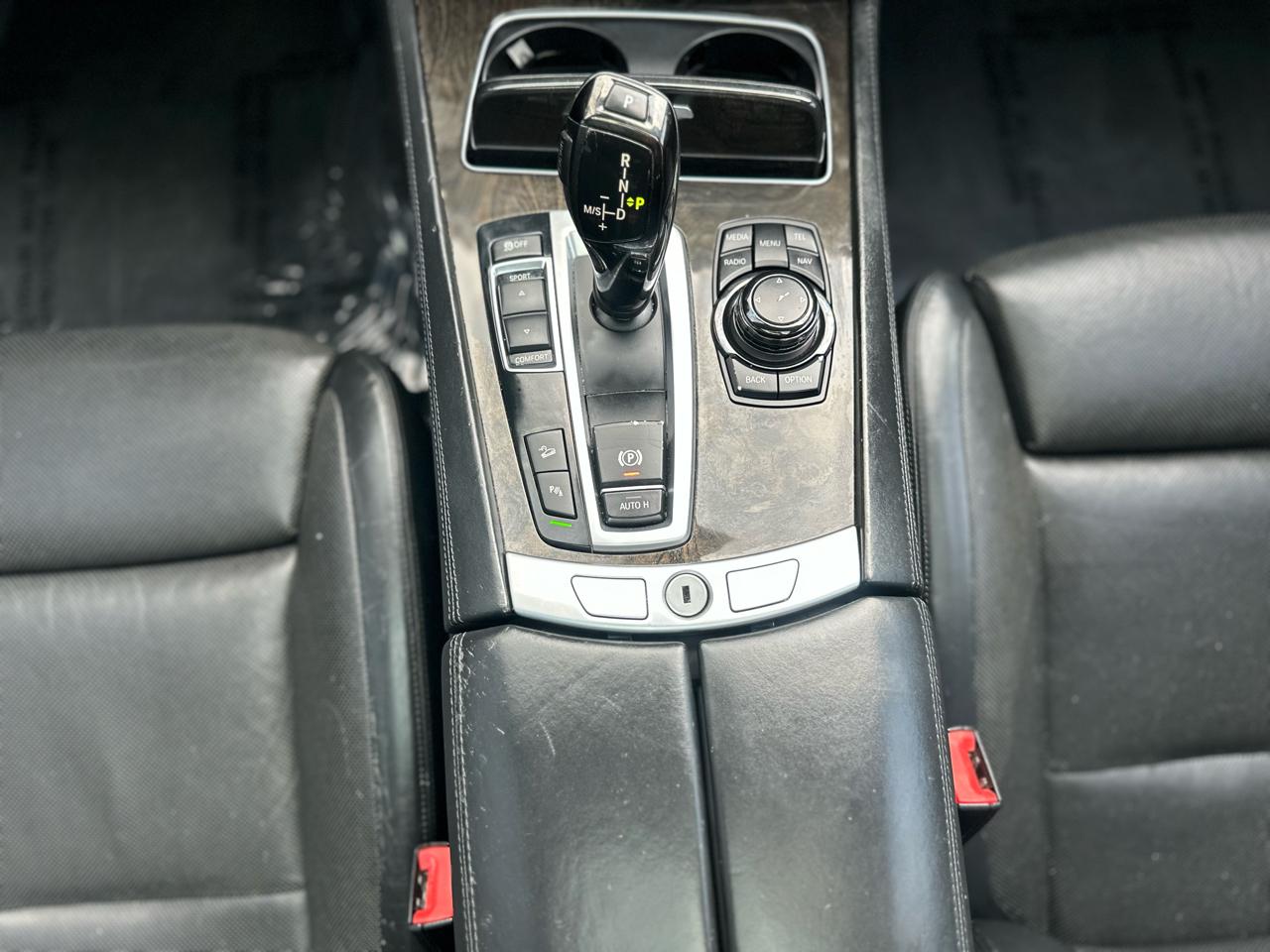 BMW 7-Series 750i xDrive 2013