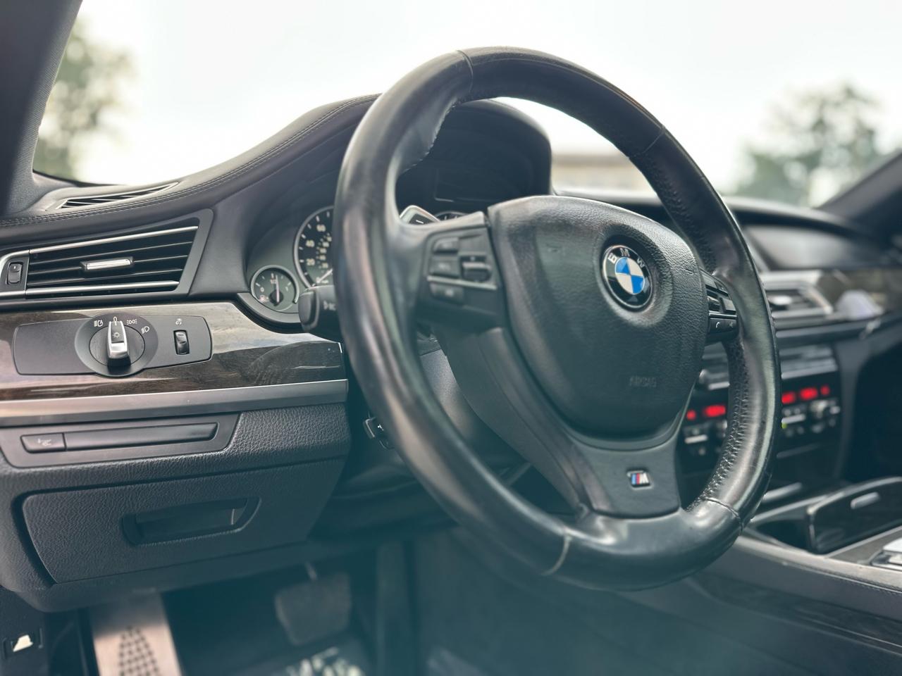 BMW 7-Series 750i xDrive 2013