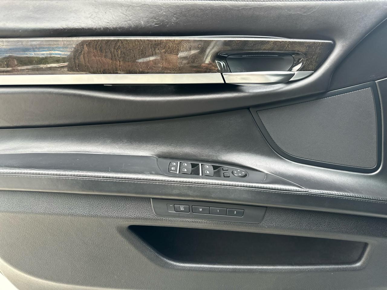 BMW 7-Series 750i xDrive 2013