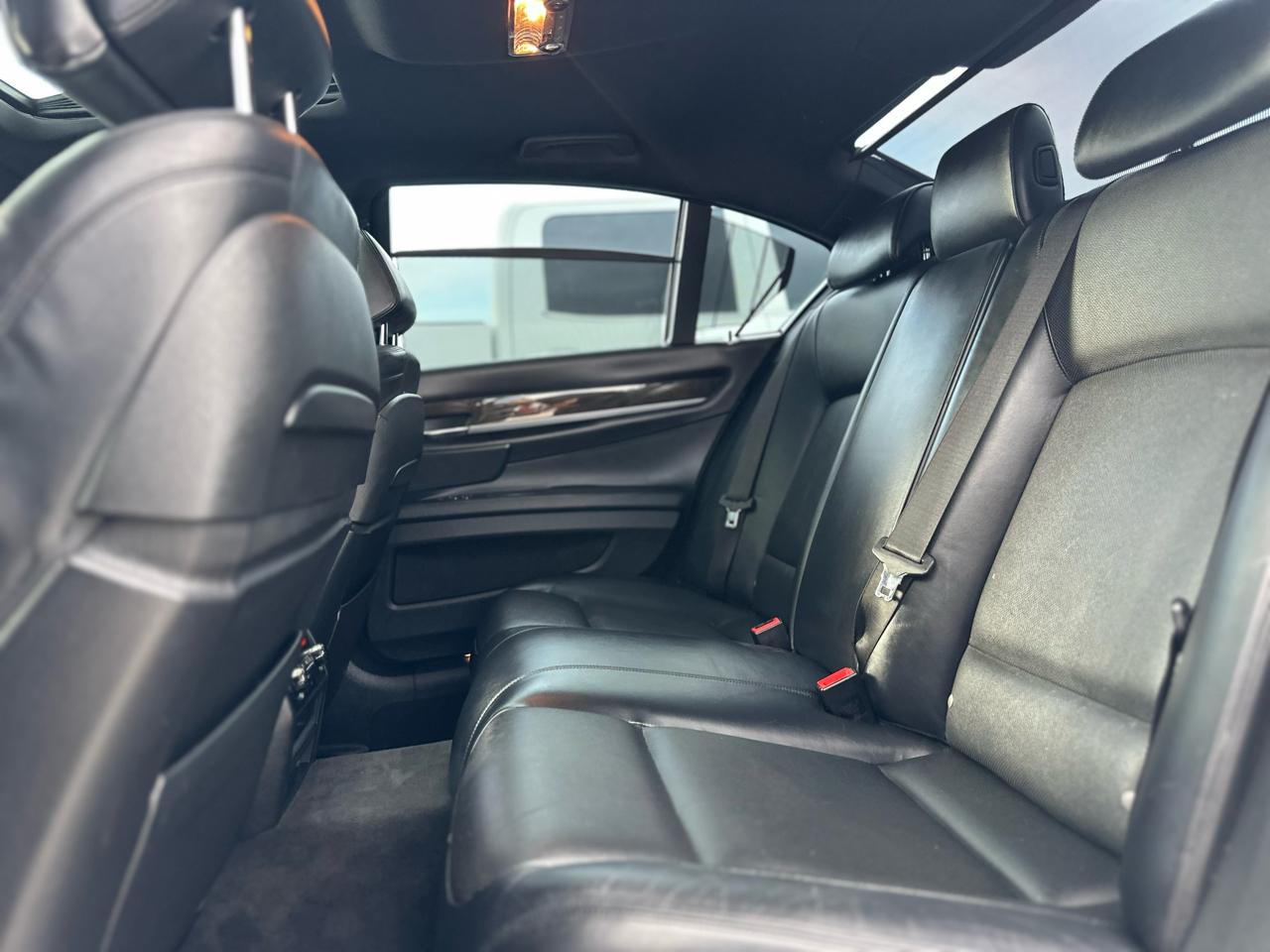 BMW 7-Series 750i xDrive 2013
