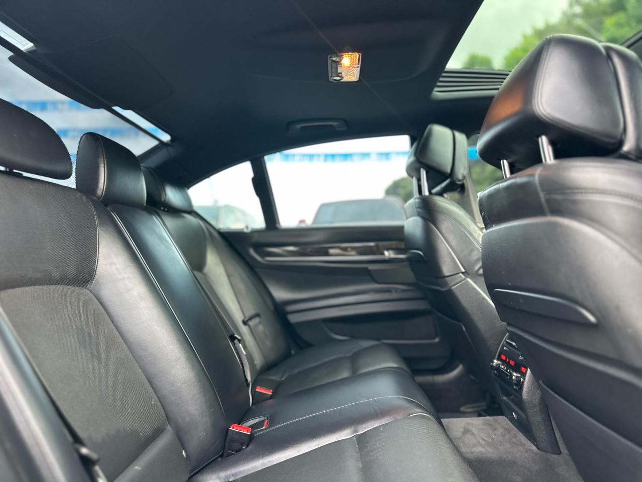 BMW 7-Series 750i xDrive 2013