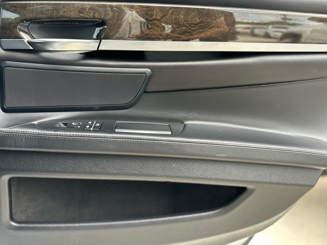 BMW 7-Series 750i xDrive 2013